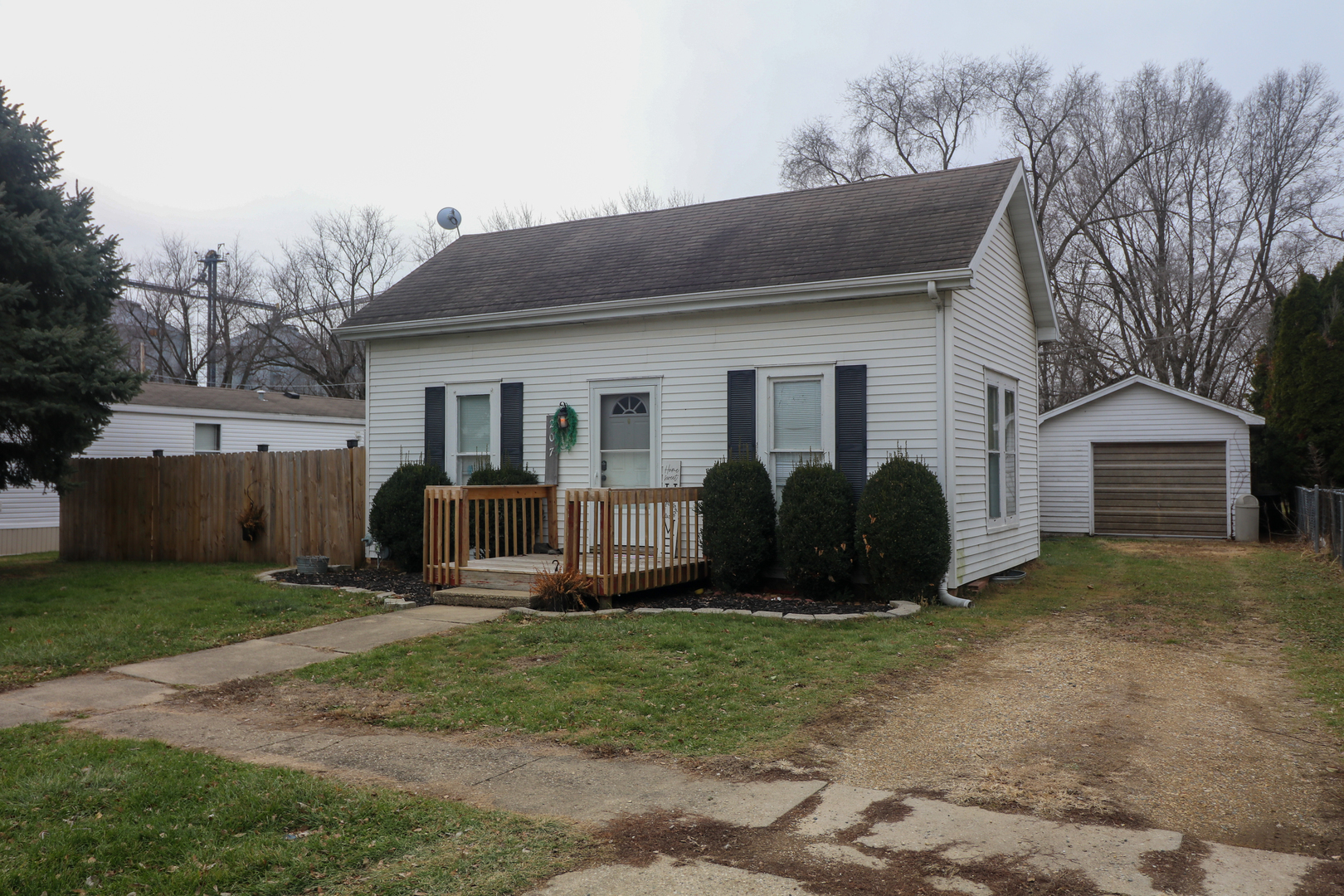 Property Photo:  207 S Kenney Street  IL 61749 