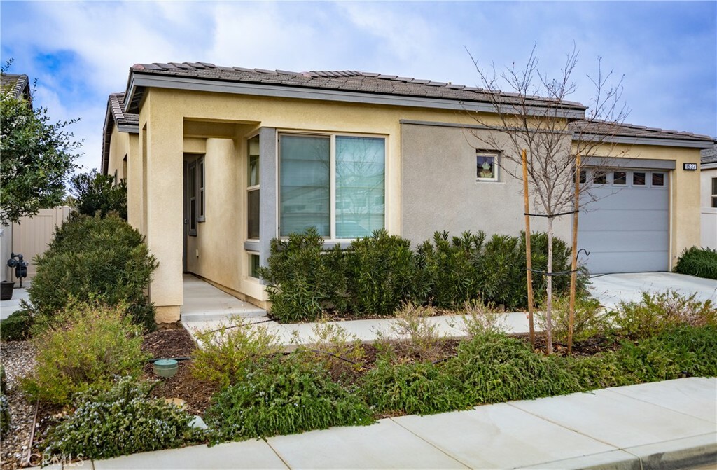 Property Photo:  1537 Hollygate Trl  CA 92223 