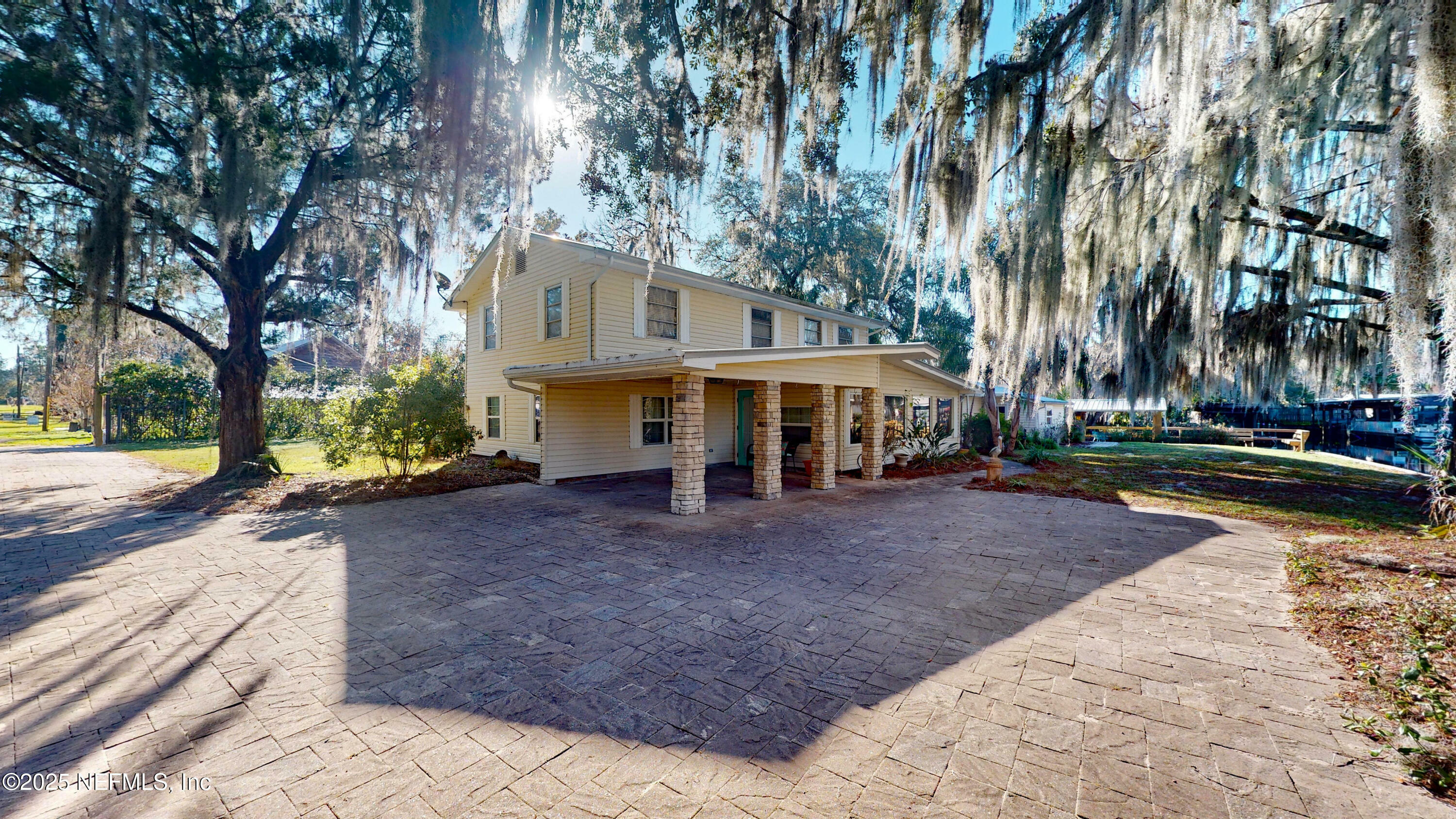 Property Photo: 117 Peggy Lane FL 32112