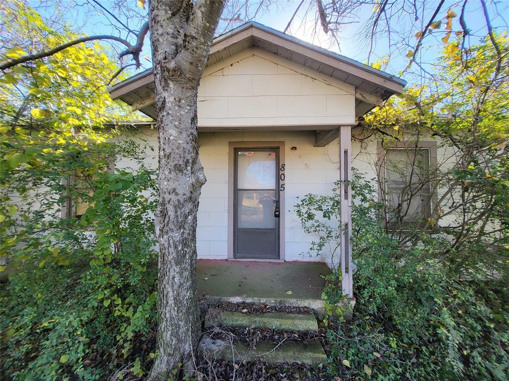 Property Photo:  805 W Atchley Avenue  TX 76009 