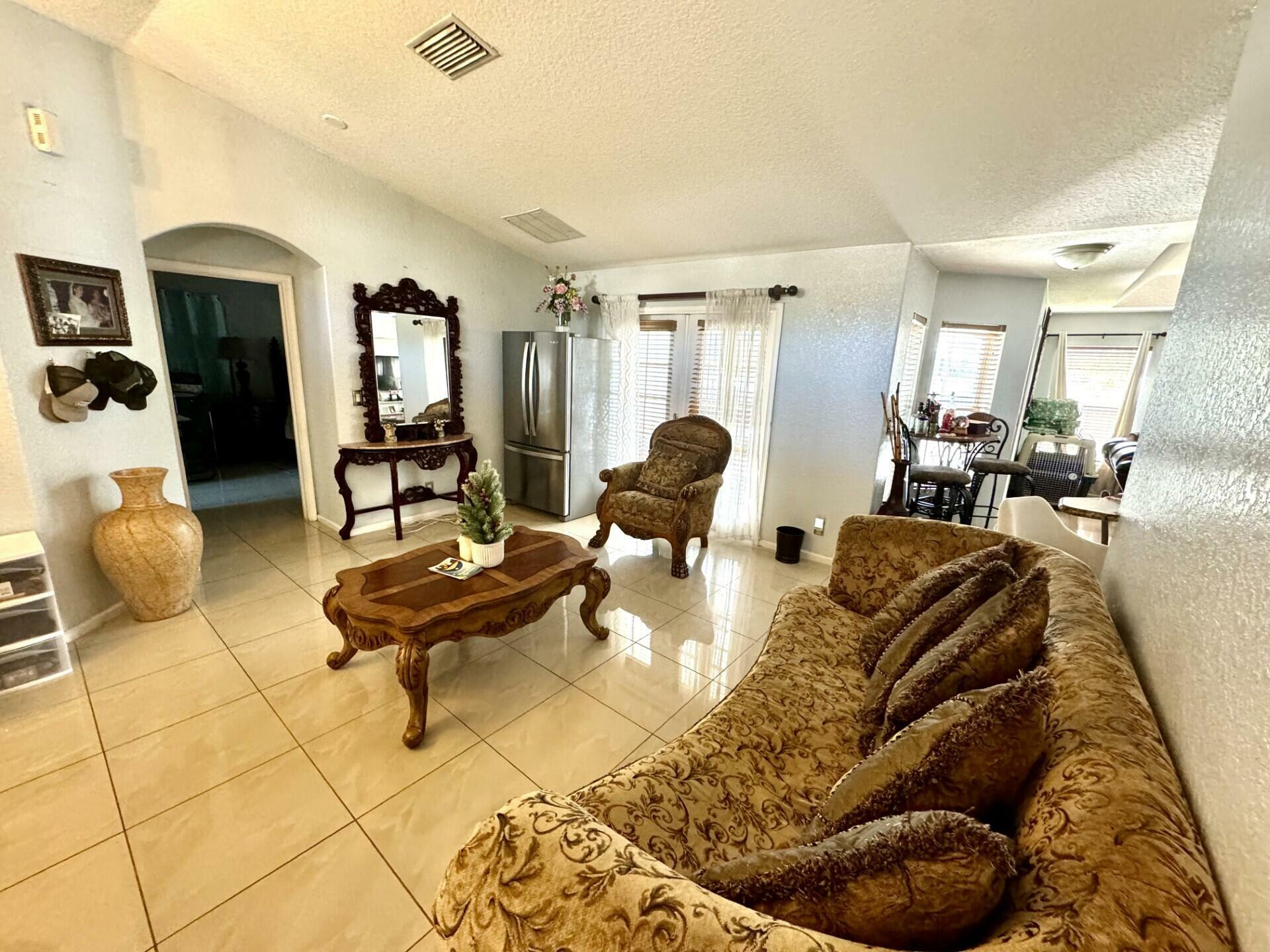 Property Photo: 550 SW Fairway Avenue FL 34983