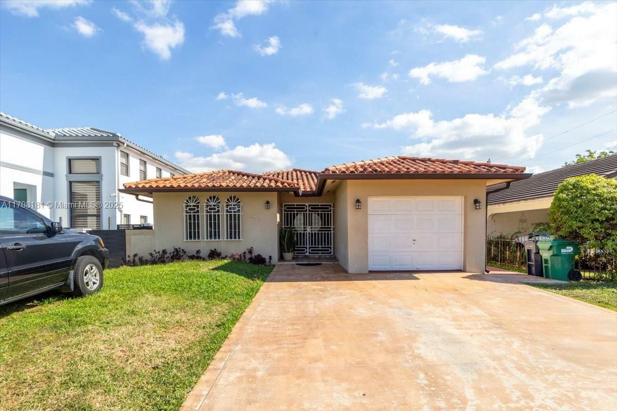 Property Photo: 561 SW 122nd Ave FL 33184