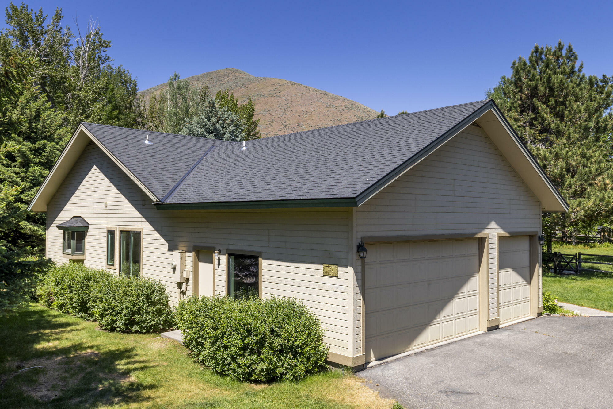 Property Photo:  320 Deerwood Dr  ID 83333 