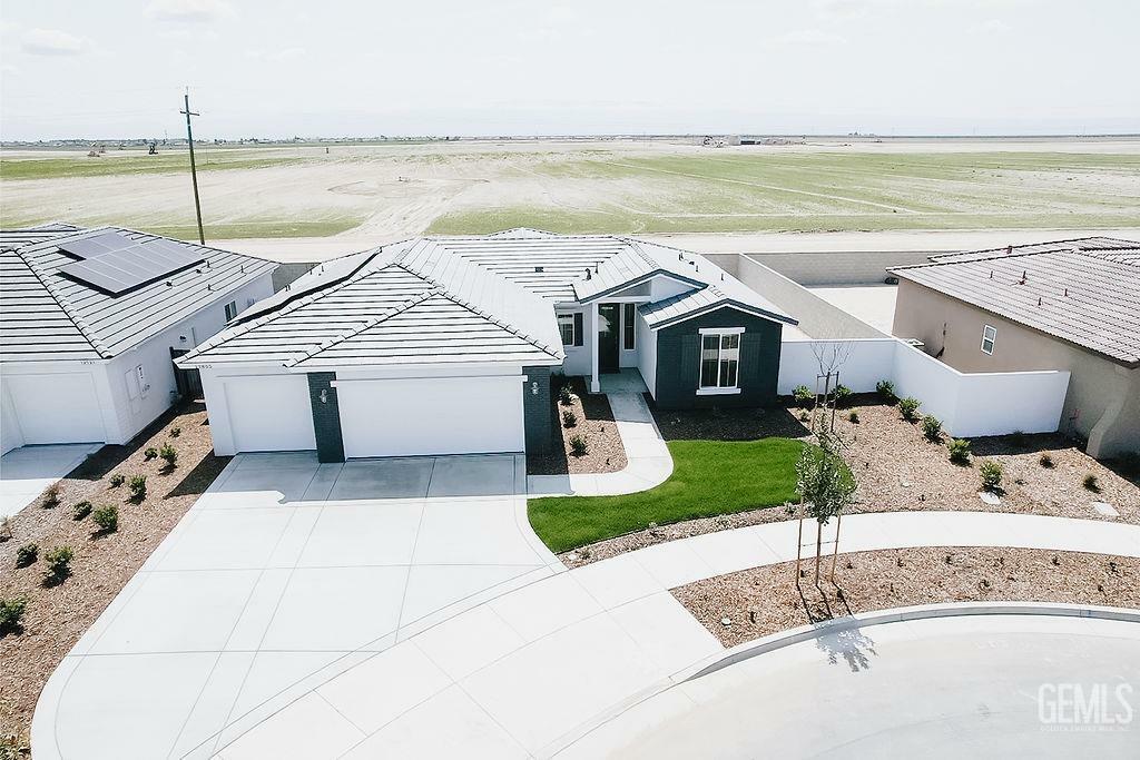 Property Photo: 12605 Petaluma Court CA 93311