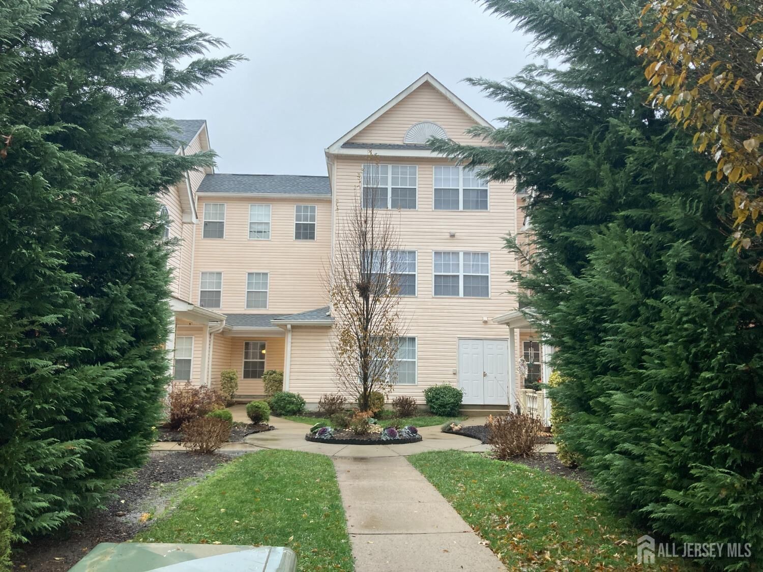 Property Photo:  521 Plymouth Road  NJ 08902 