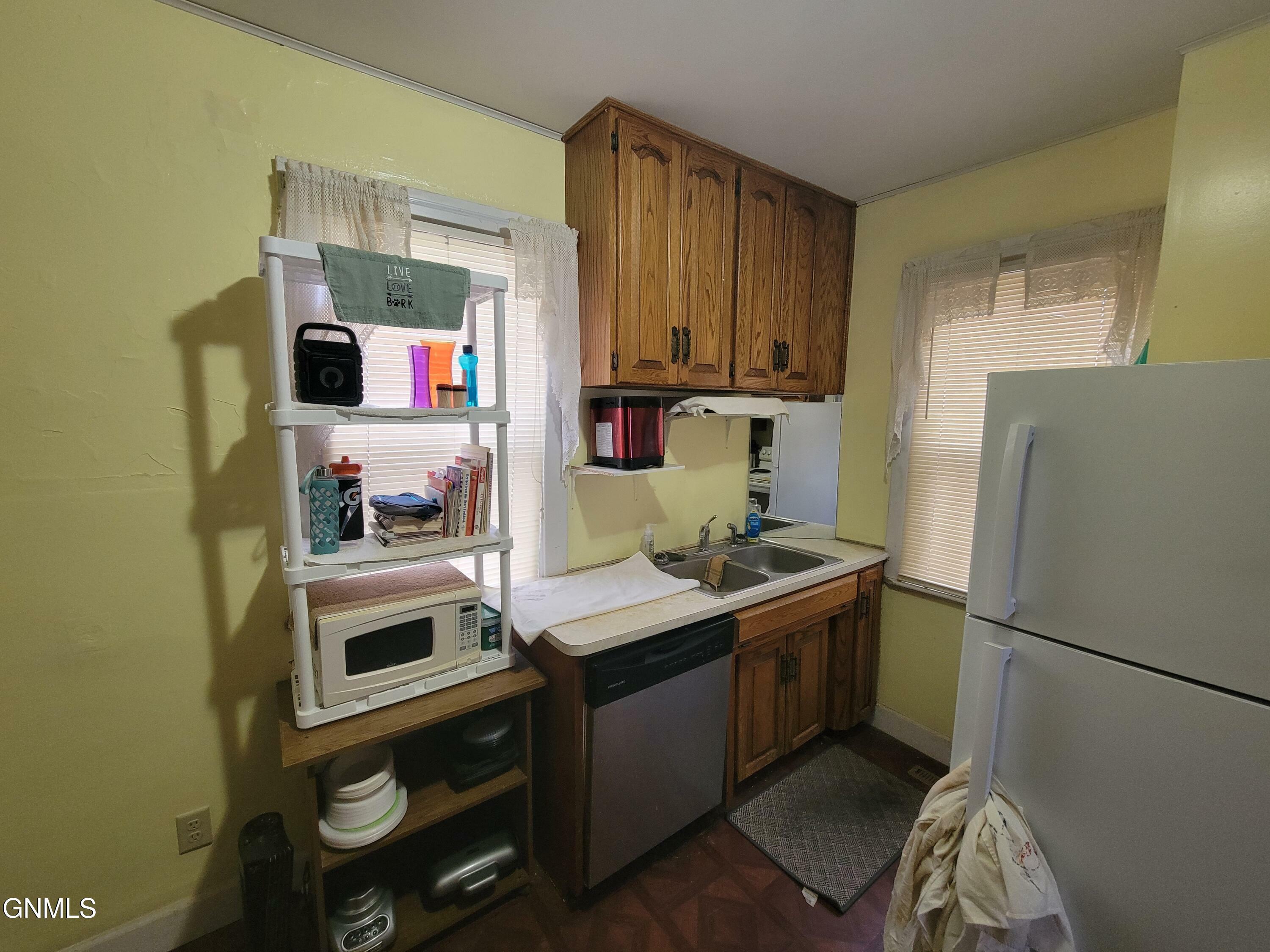 Property Photo:  504 1st Avenue NW  ND 58554 