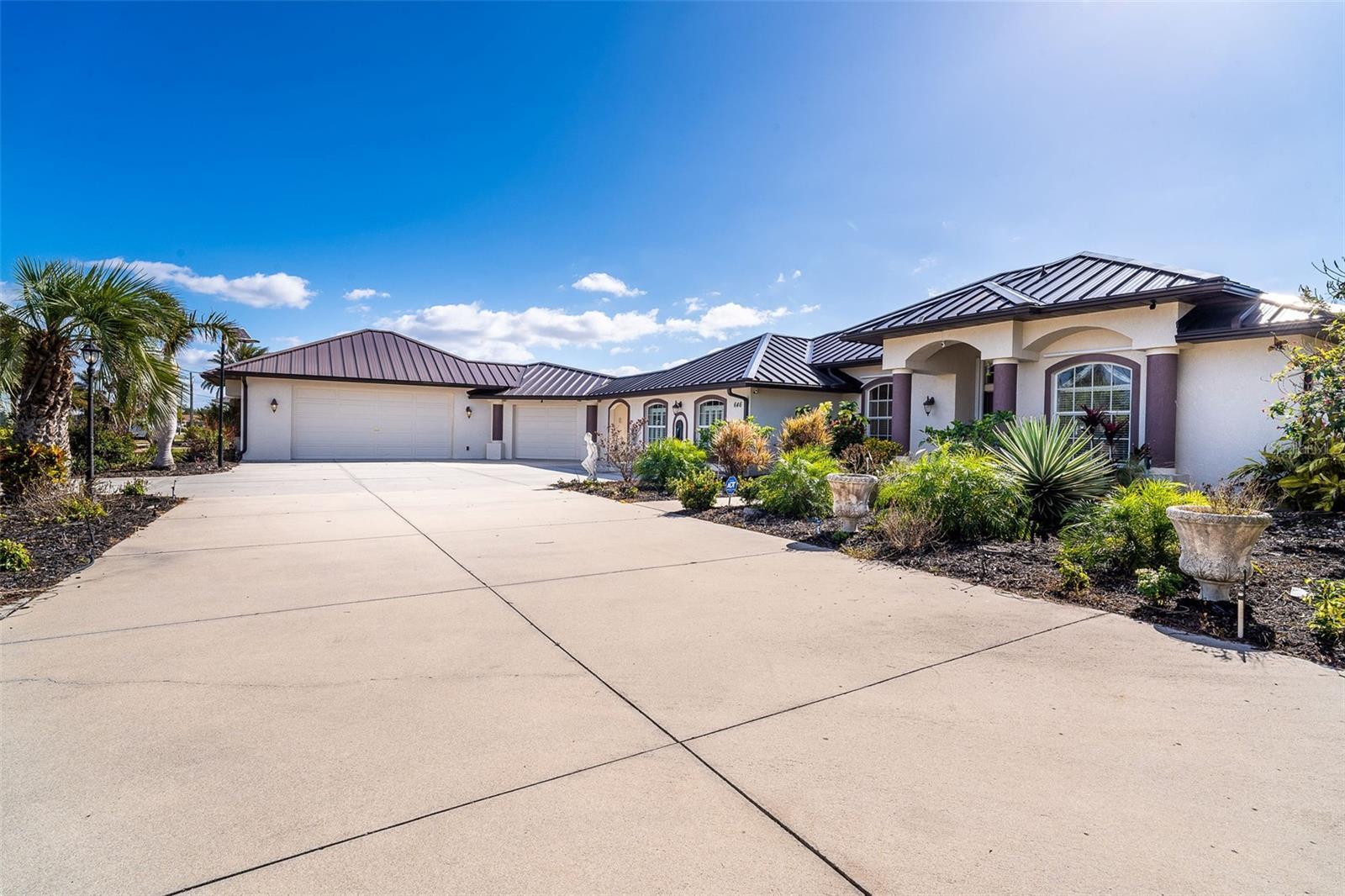 Property Photo: 646 Boundary Boulevard FL 33947