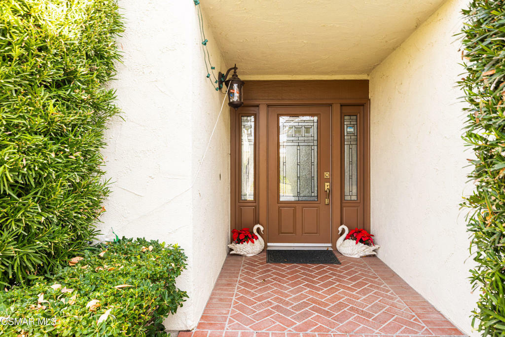 Property Photo: 543 Hollyburne Lane CA 91360