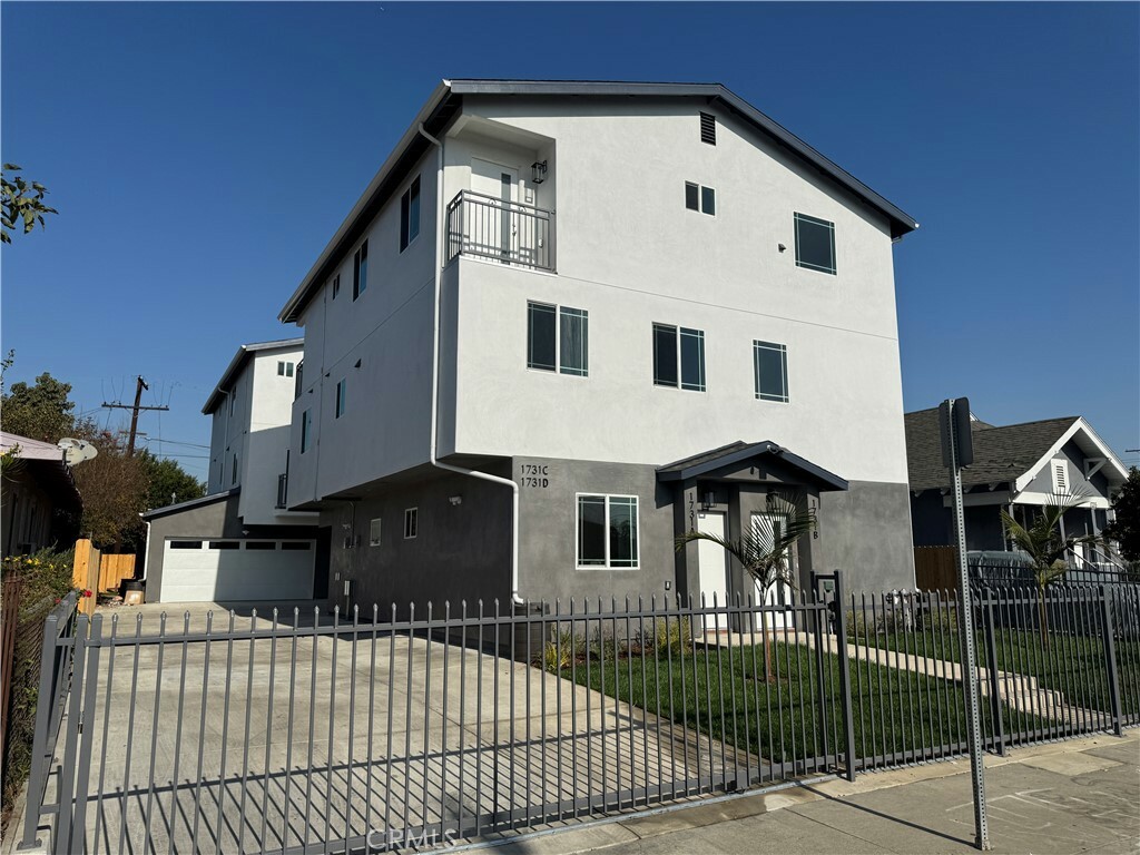 Property Photo:  1731 E 68th Street  CA 90001 