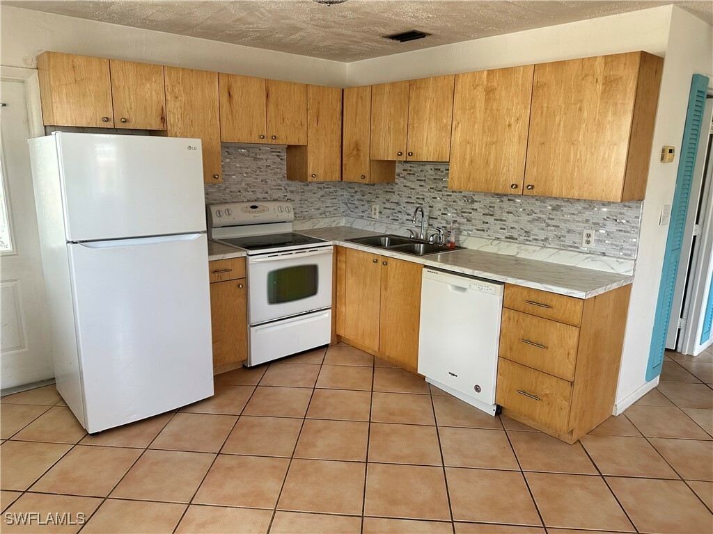 Property Photo:  4231 Mariner Lane  FL 34134 