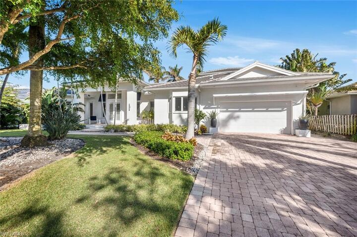 Property Photo: 405 Rudder Rd FL 34102