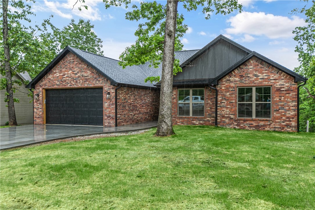 Property Photo:  4 N Webbly Lane  AR 72714 