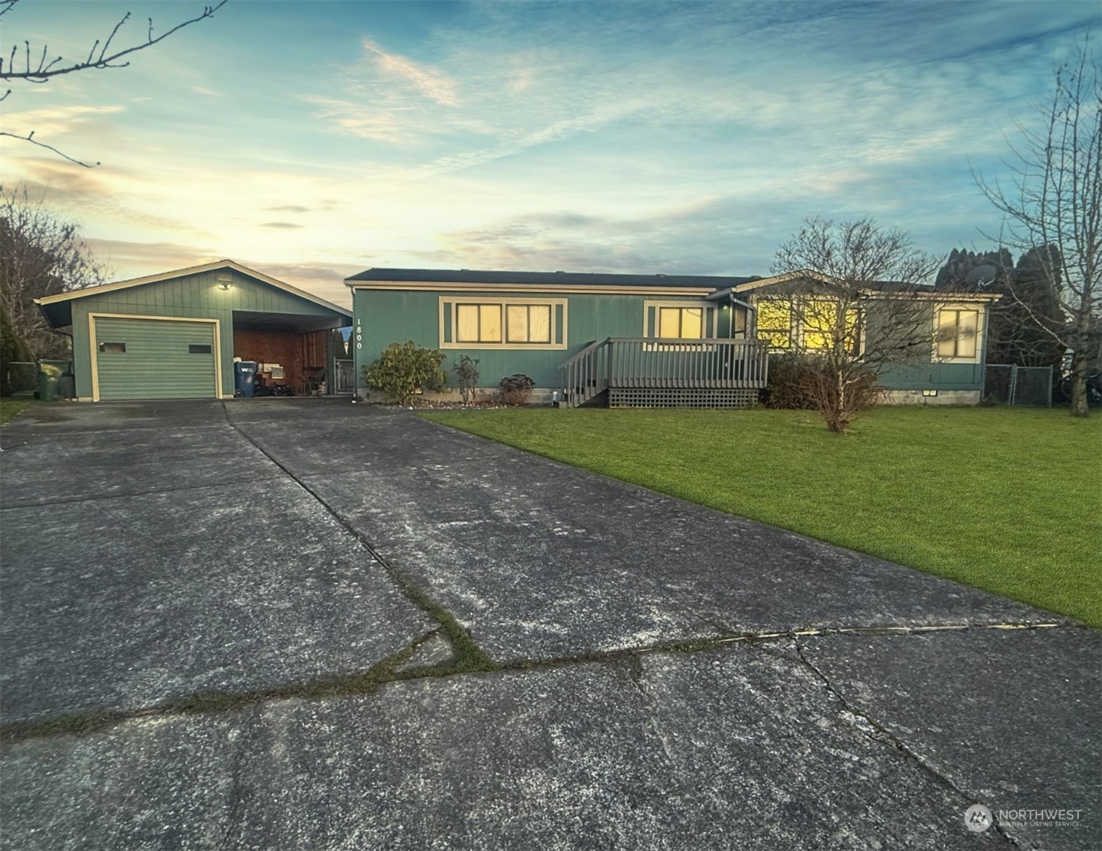 Property Photo:  1800 N 32nd Place  WA 98273 