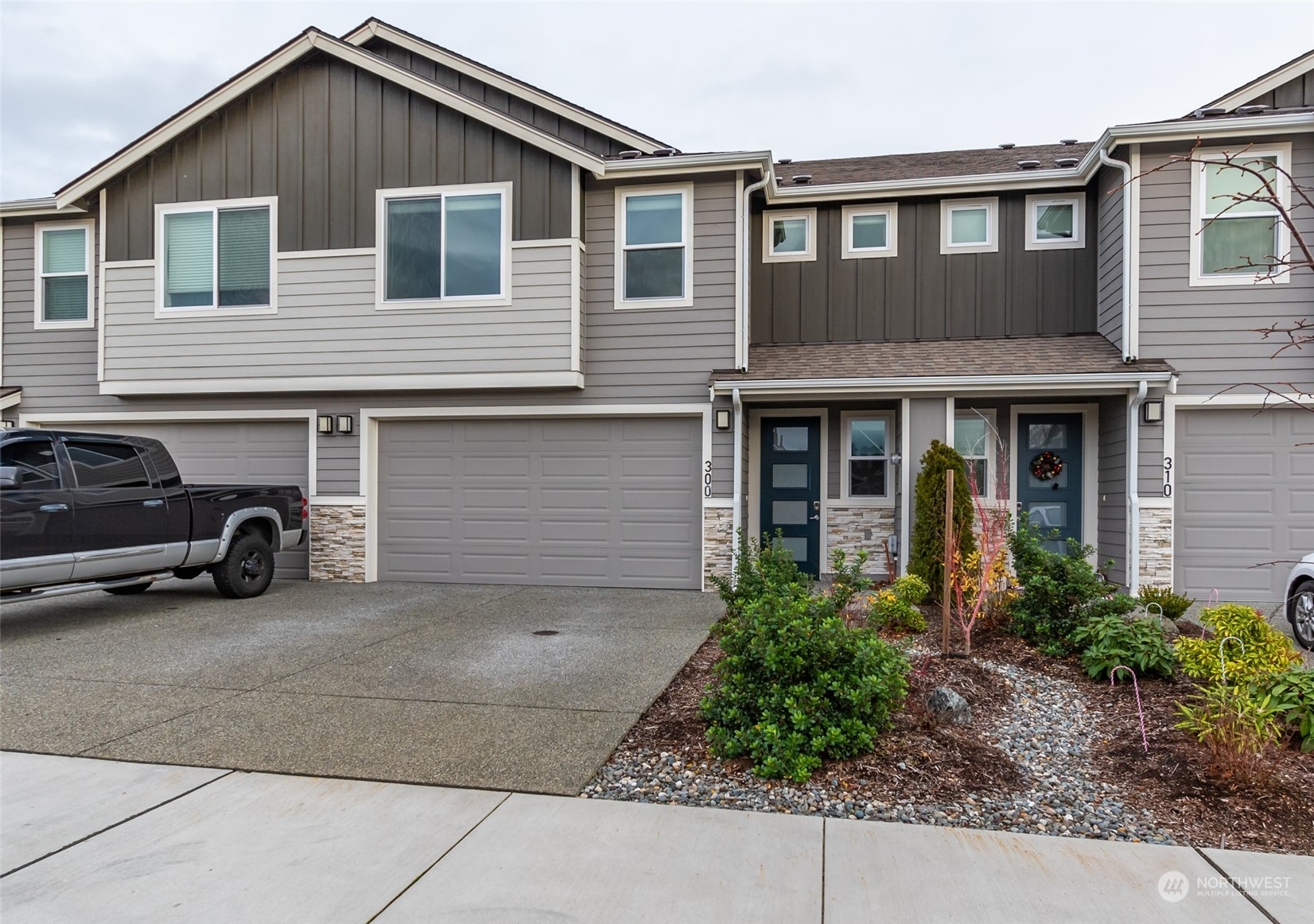 300 SW Ballast Way  Oak Harbor WA 98277 photo