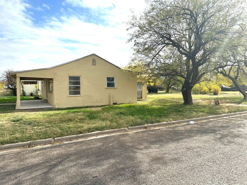 Property Photo:  601 Macann St  TX 76905 