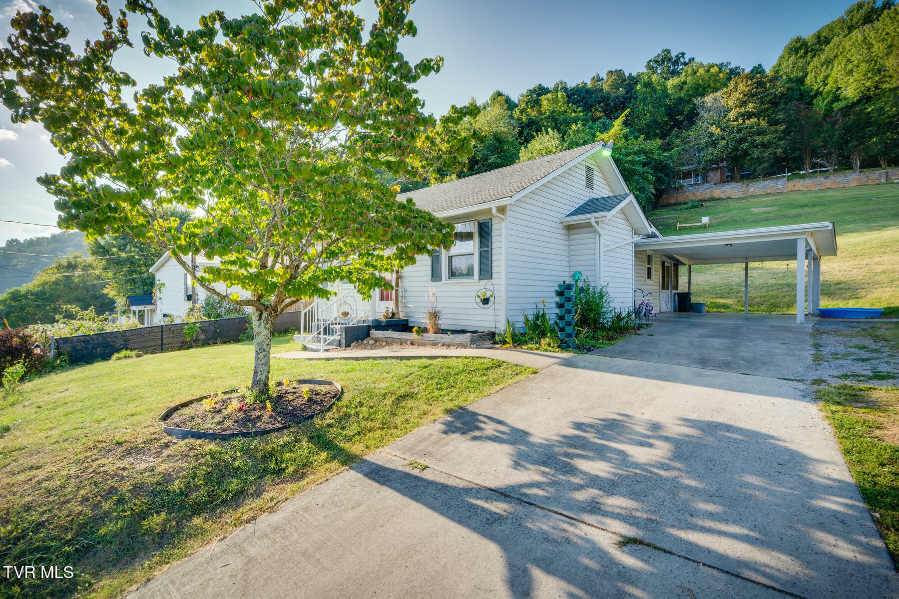 Property Photo:  304 Mohawk Street  TN 37665 