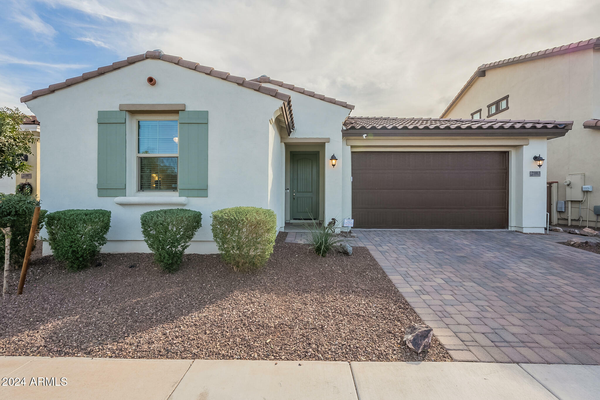 Property Photo:  21013 W Almeria Road  AZ 85396 