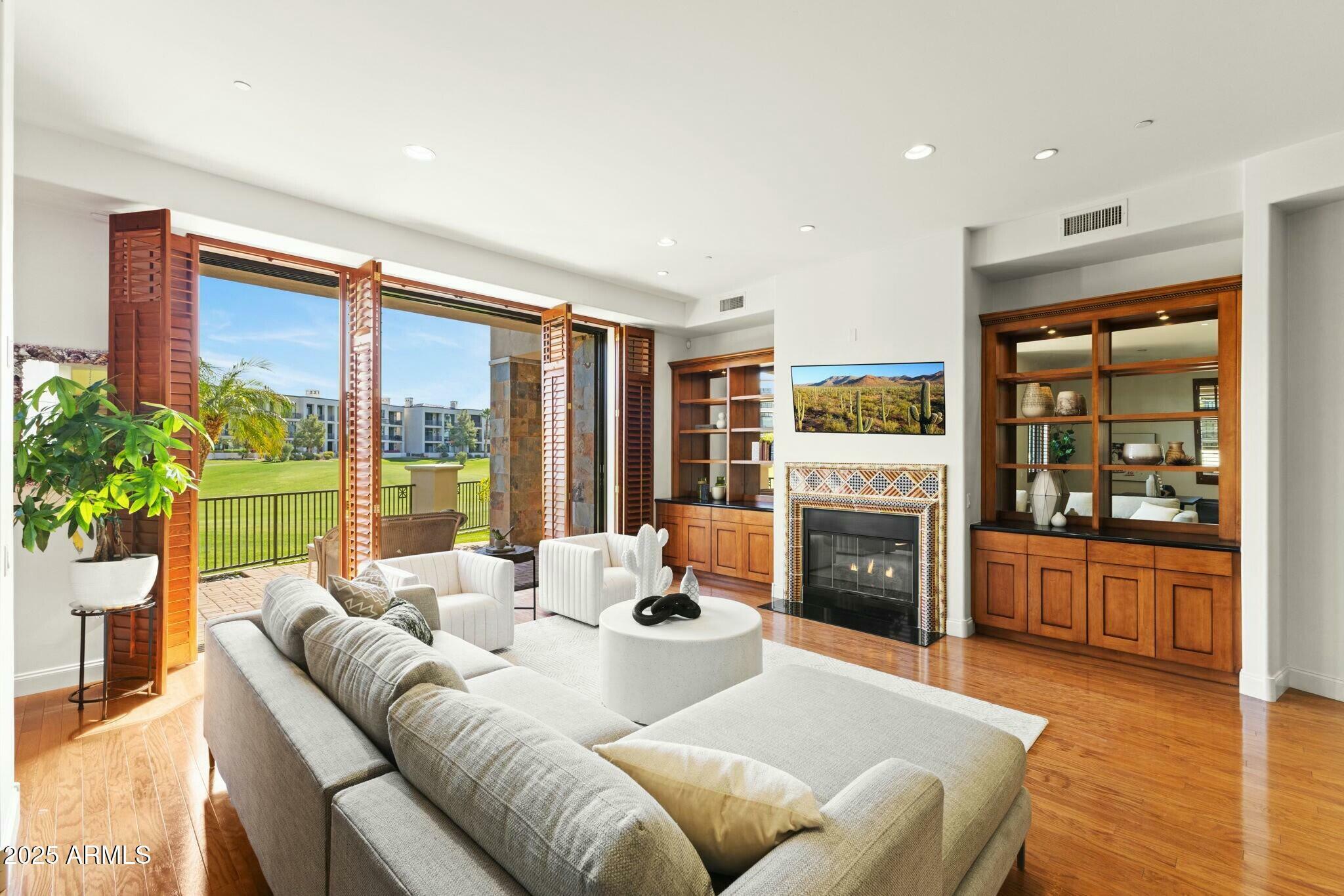 Property Photo: 2 E Biltmore Estates Drive 115 AZ 85016