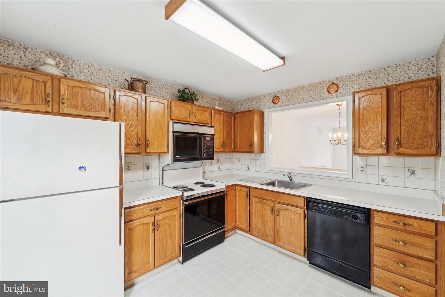 Property Photo:  112 Knollwood Court  PA 19014 