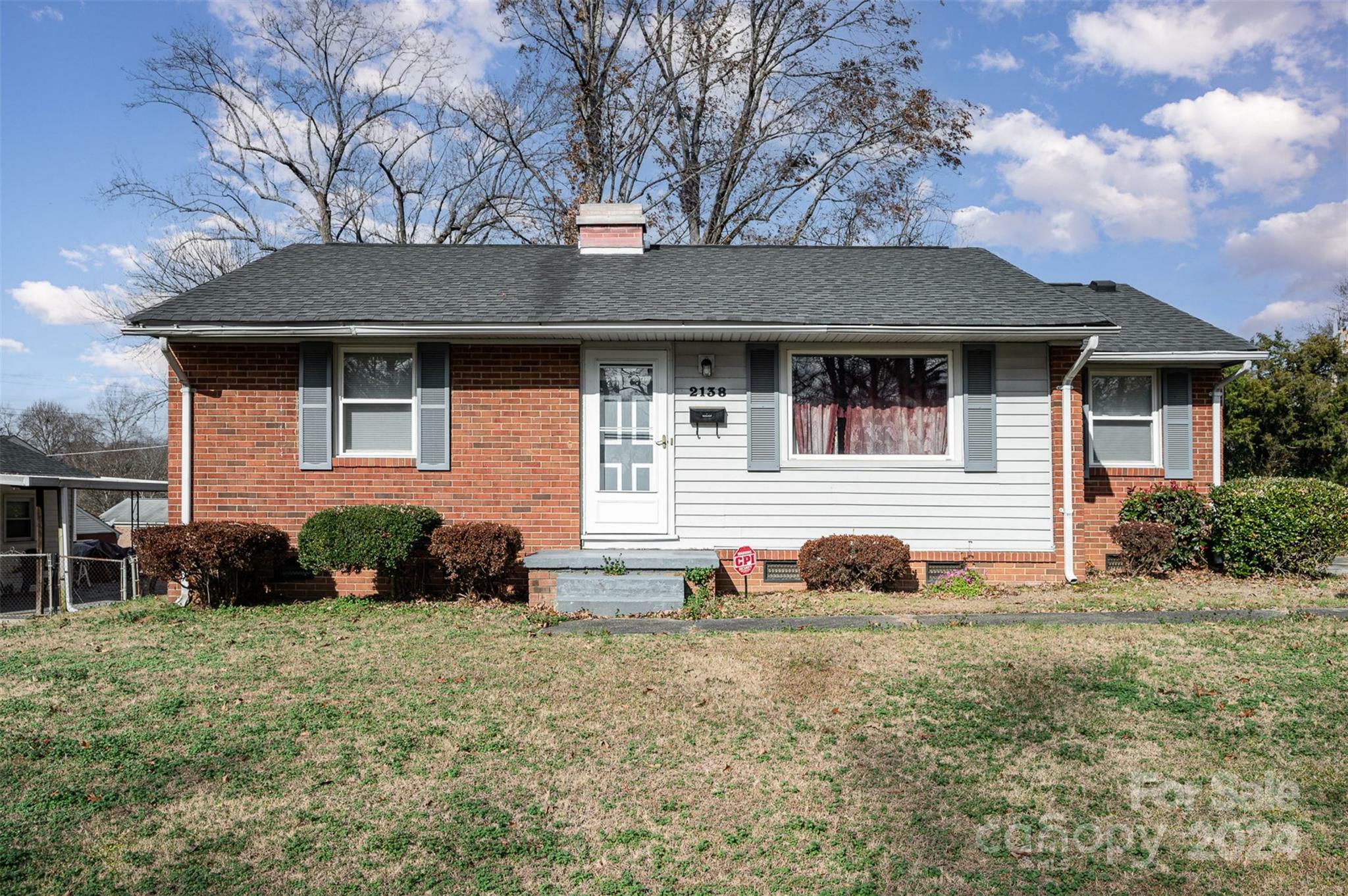 Property Photo:  2138 Syracuse Drive  NC 28216 