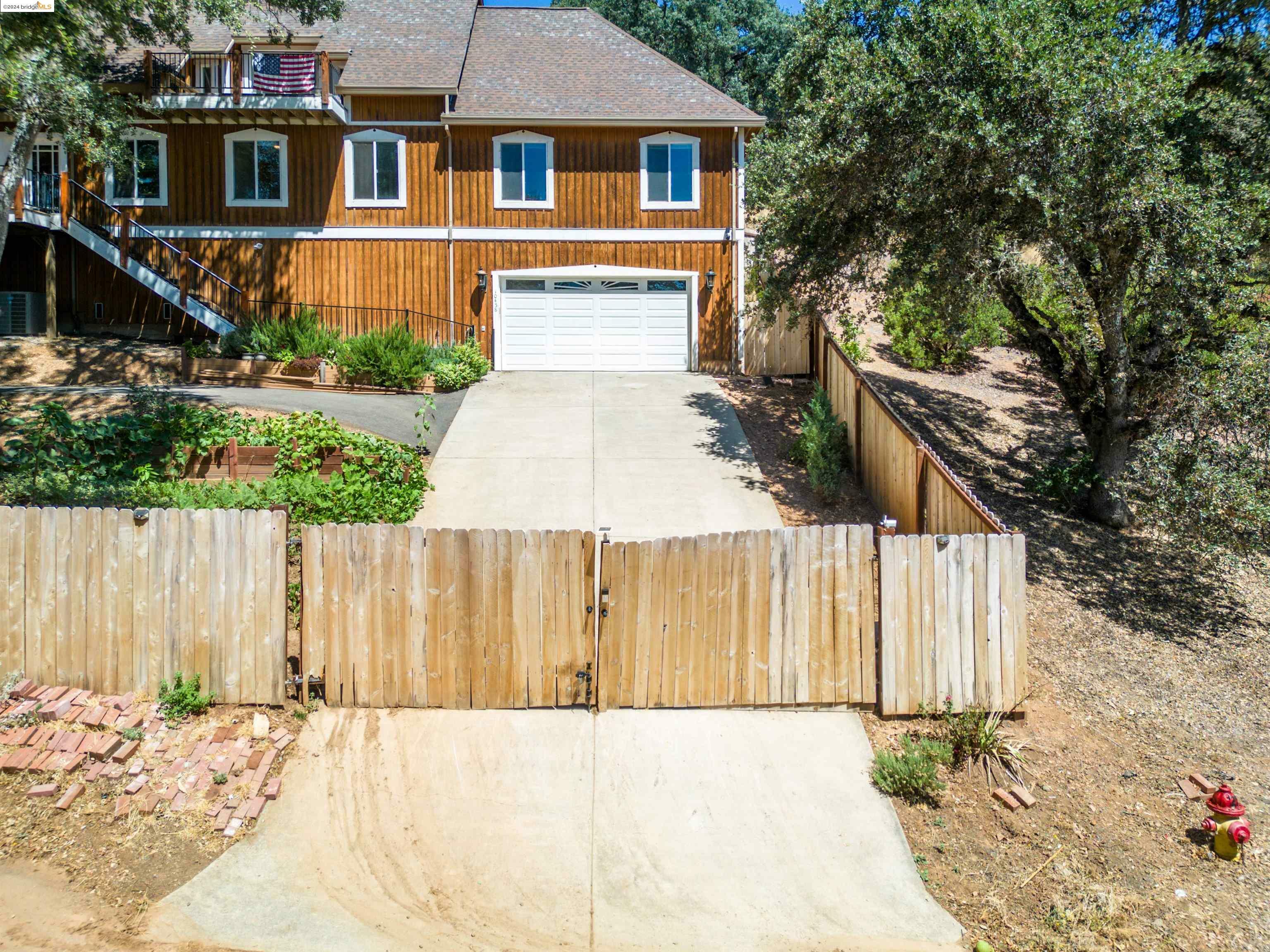 Property Photo:  10458 Chatten Ct  CA 95423 