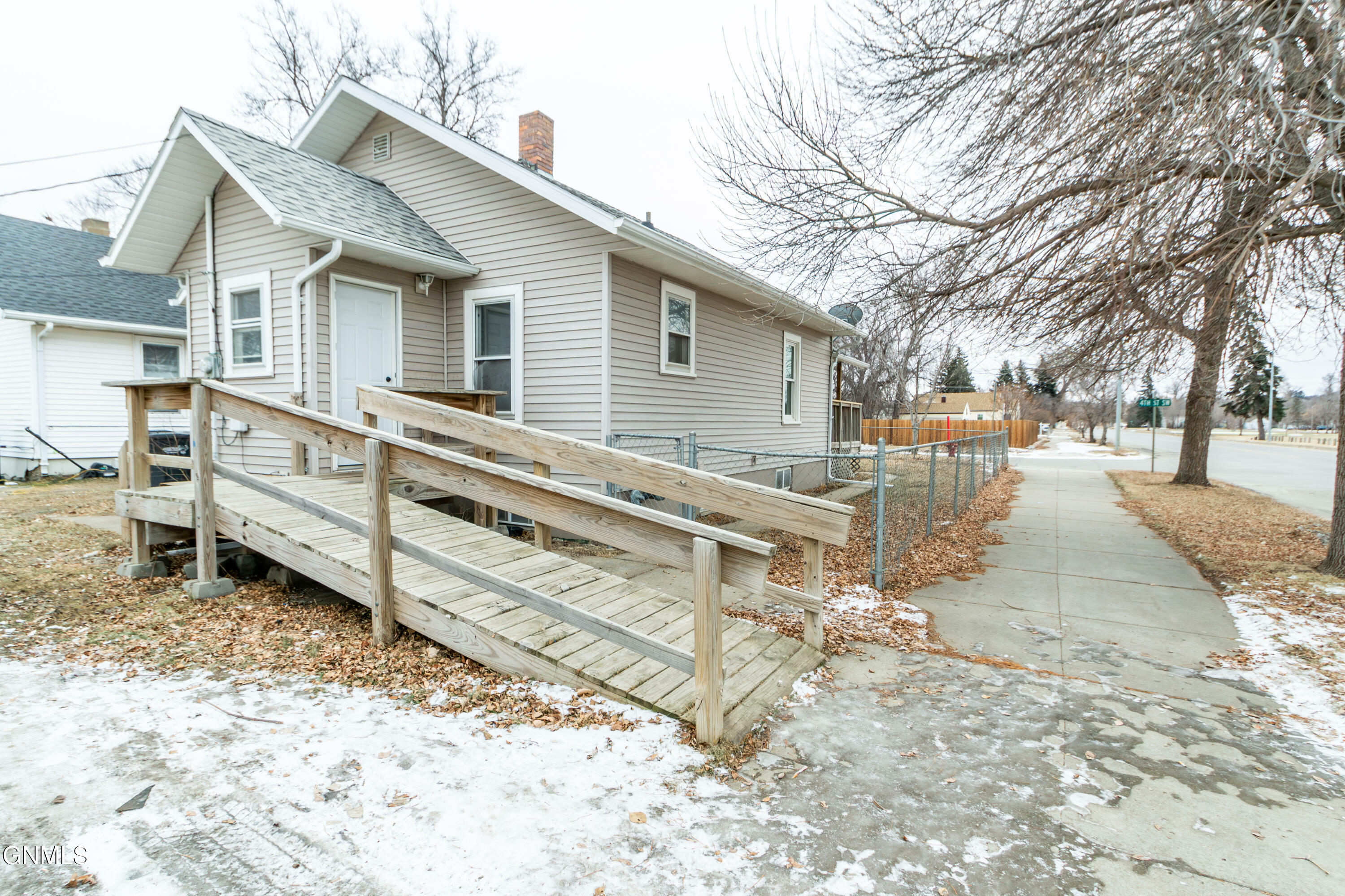 Property Photo:  1010 4th Street SW  ND 58554 