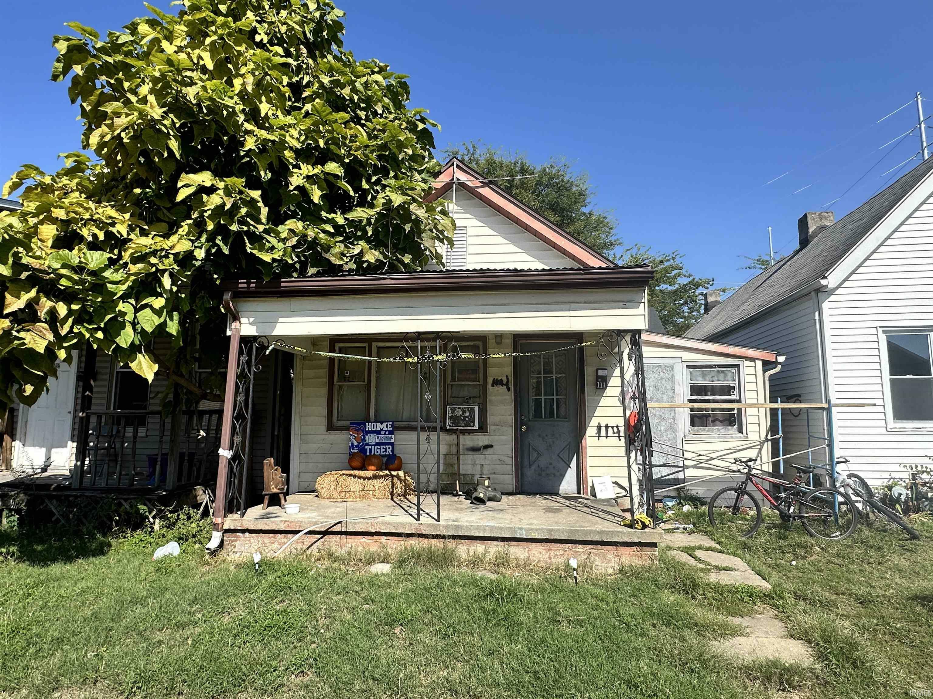 Property Photo:  114 E Tennessee Street  IN 47711-4636 