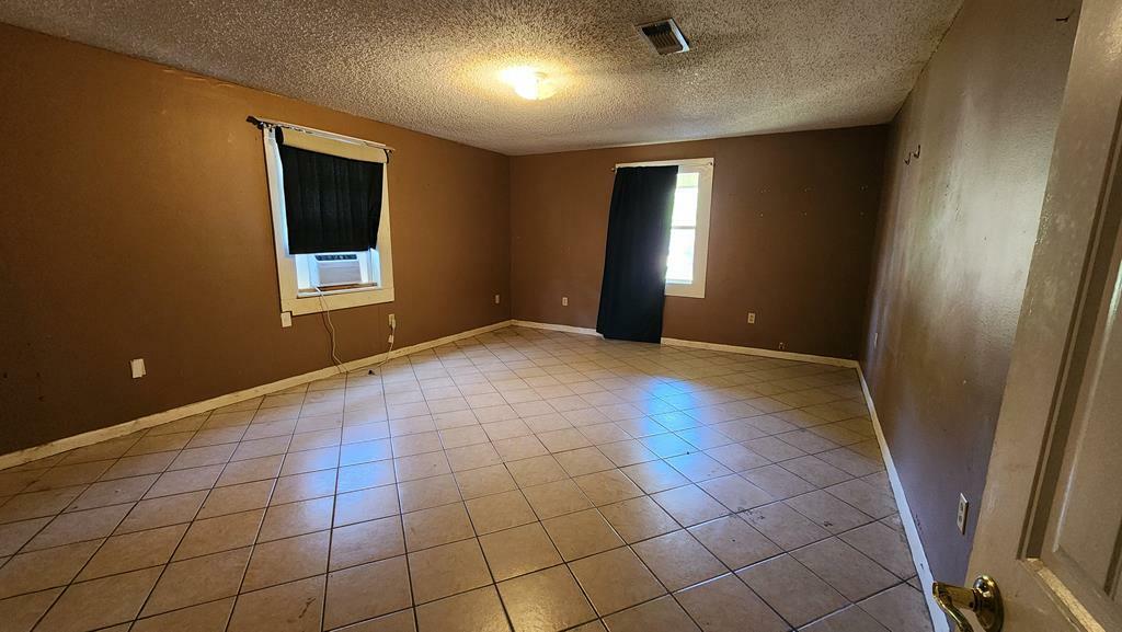 Property Photo:  410 Paul Avenue  TX 75901 