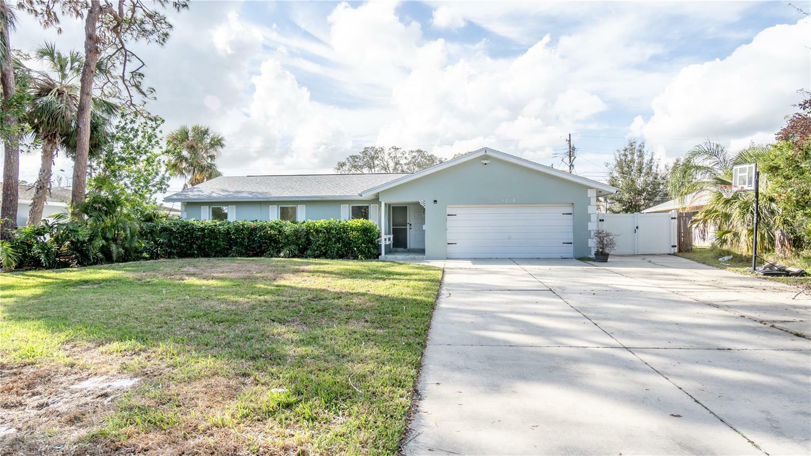 Property Photo: 5218 Venetian Boulevard NE FL 33703