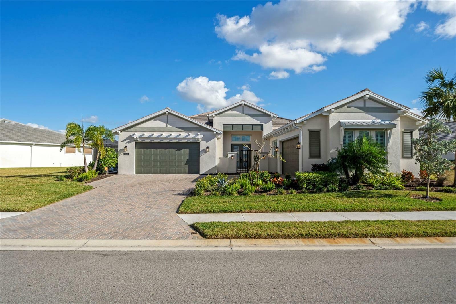 Property Photo:  8437 Cane Bay Court  FL 34202 