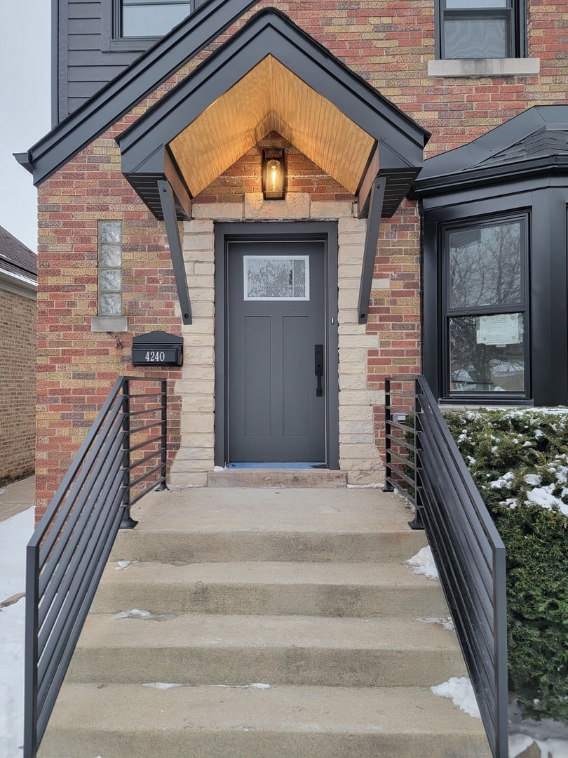 Property Photo:  4240 N Parkside Avenue  IL 60634 