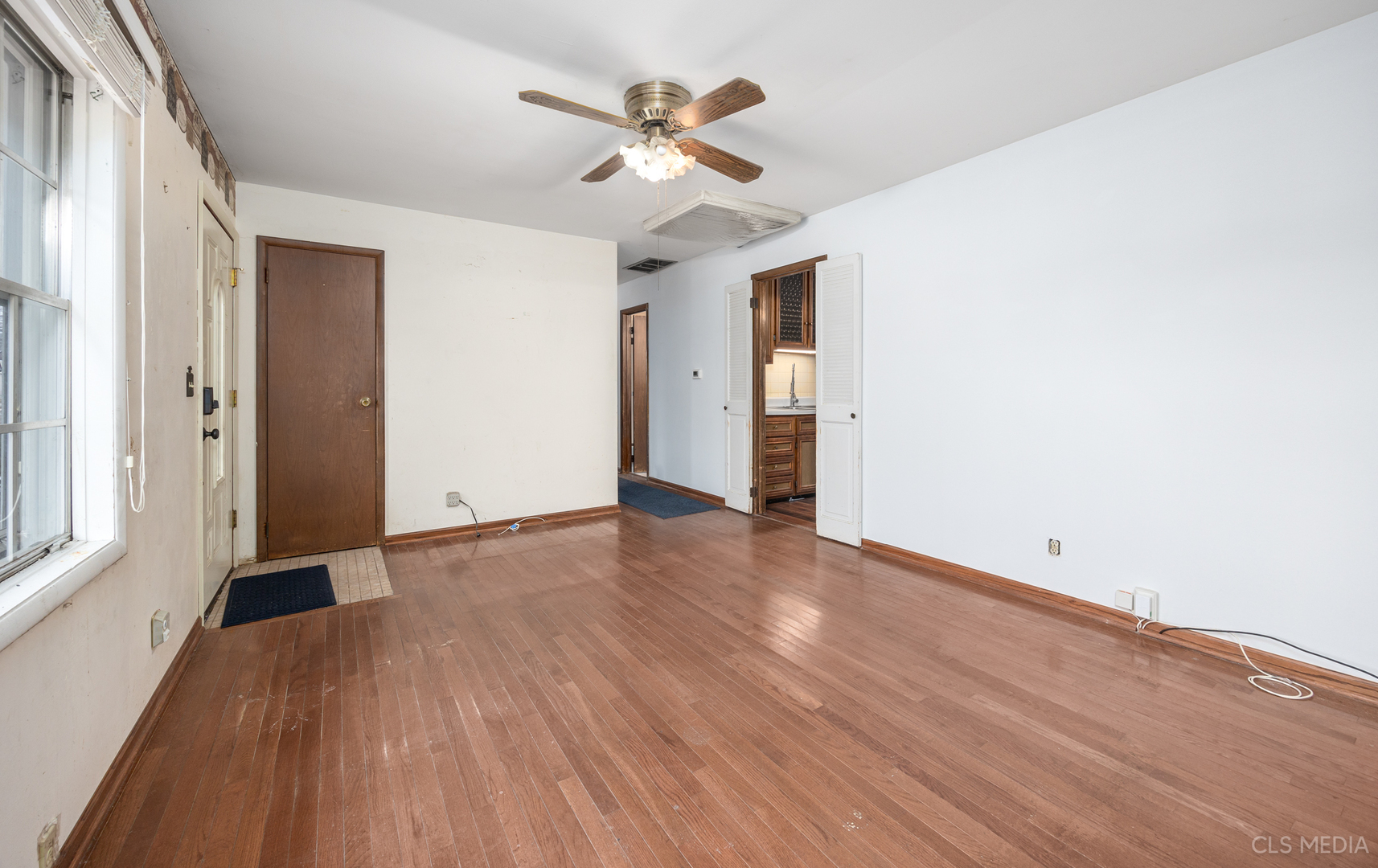 Property Photo:  718 Stowell Avenue  IL 60107 