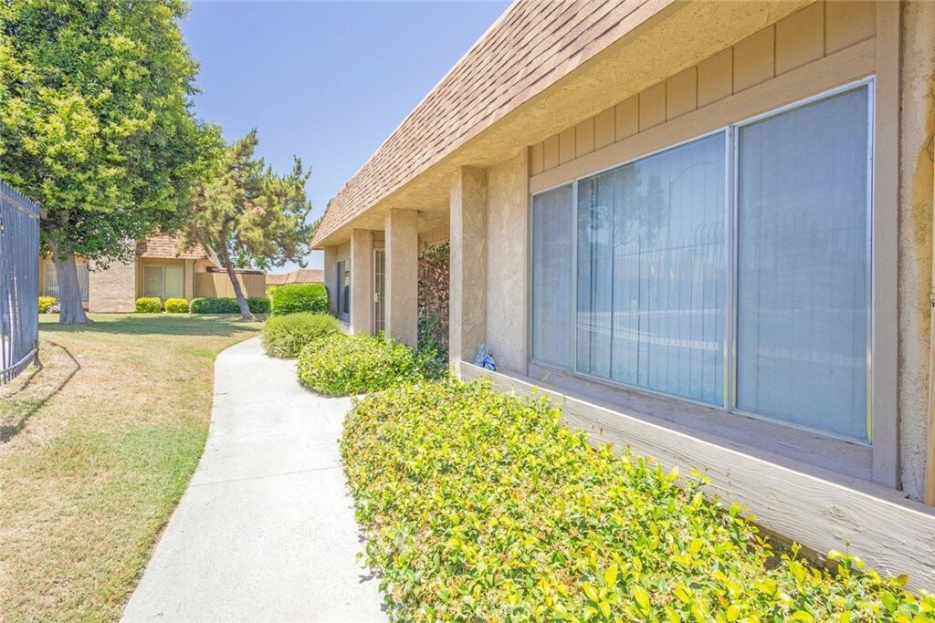 Property Photo:  622 South Santa Fe Street 6  CA 92543 