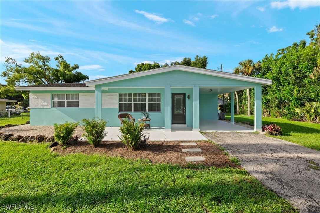 Property Photo:  21 E Mariana Avenue  FL 33917 