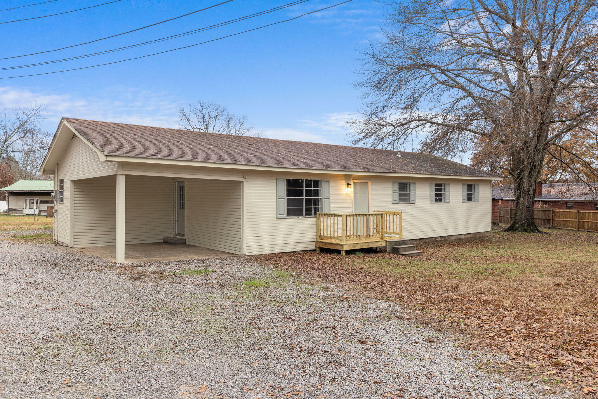 Property Photo:  104 Huddleston St.  MS 38663 