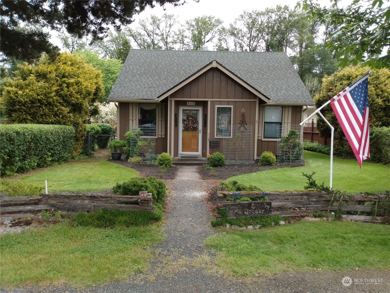 Property Photo:  512  Morse Street  WA 98581 