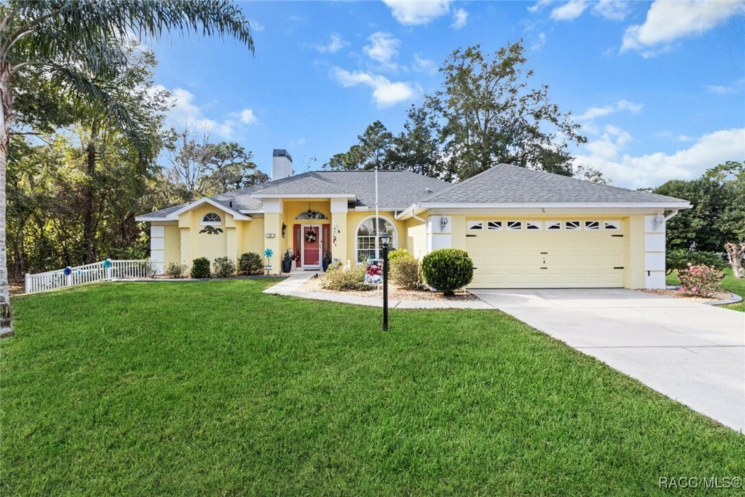 Property Photo:  206 Pine Street  FL 34446 