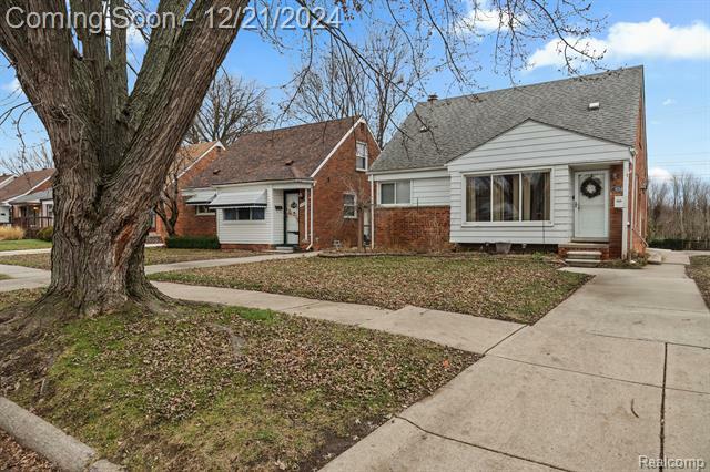 Property Photo:  9340 Salem  MI 48239 