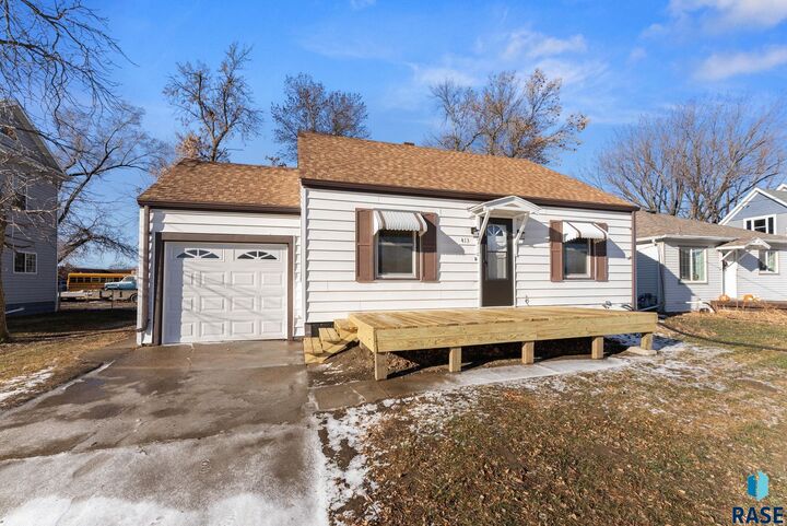 413 S Main St  Lennox SD 57039 photo