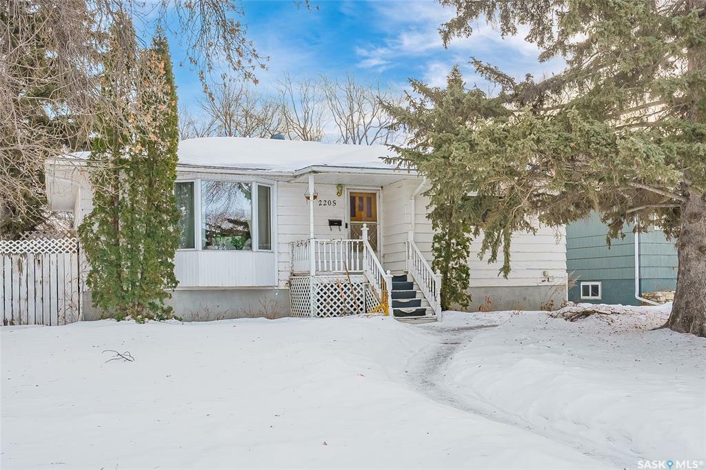 Property Photo:  2205 Broadway Avenue  SK S7J 0Y5 