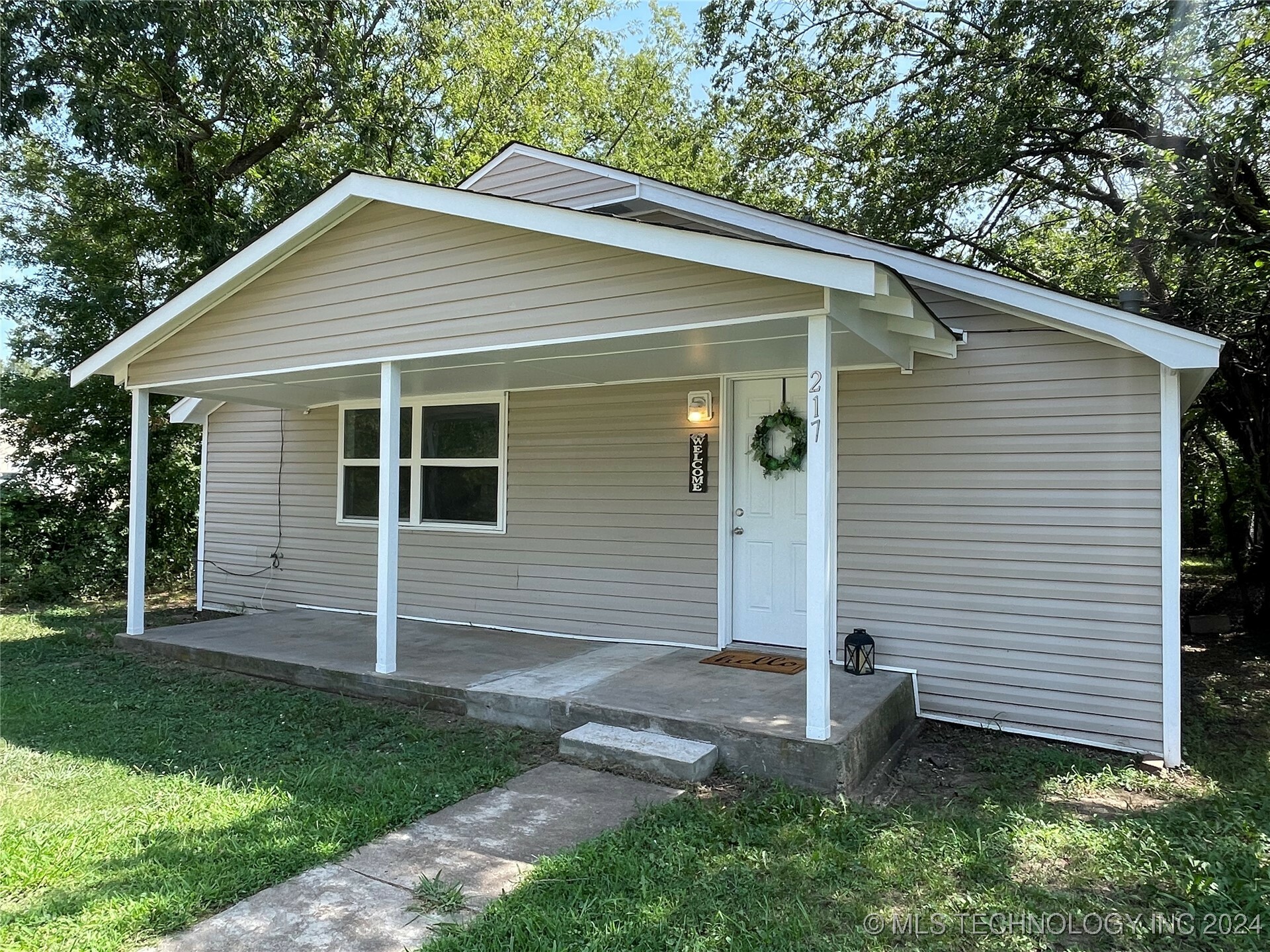 Property Photo:  217 E 8th Street  OK 74023 