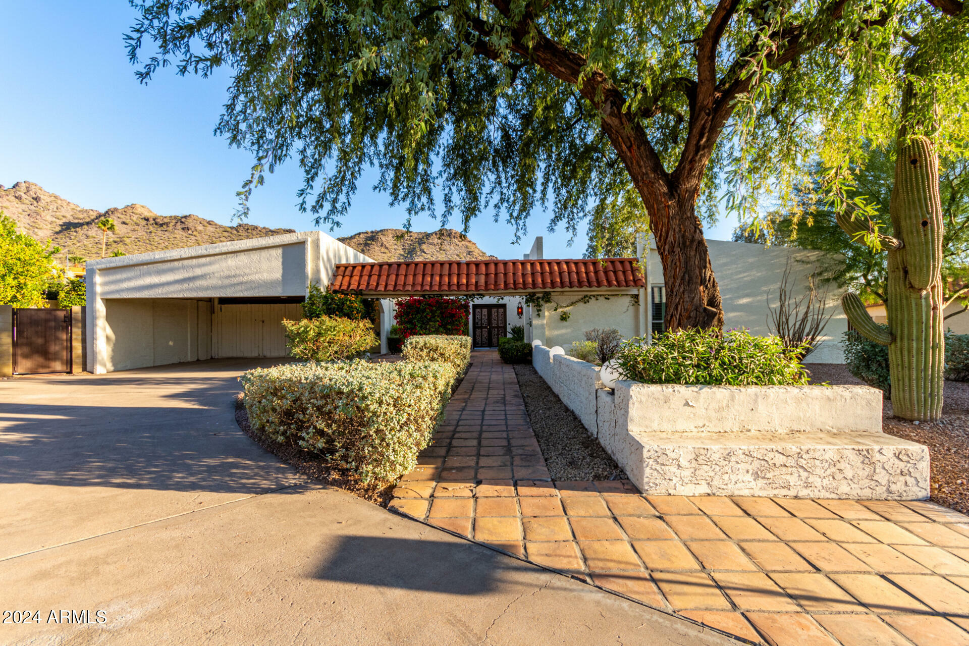 Property Photo: 2221 E Northview Avenue AZ 85020