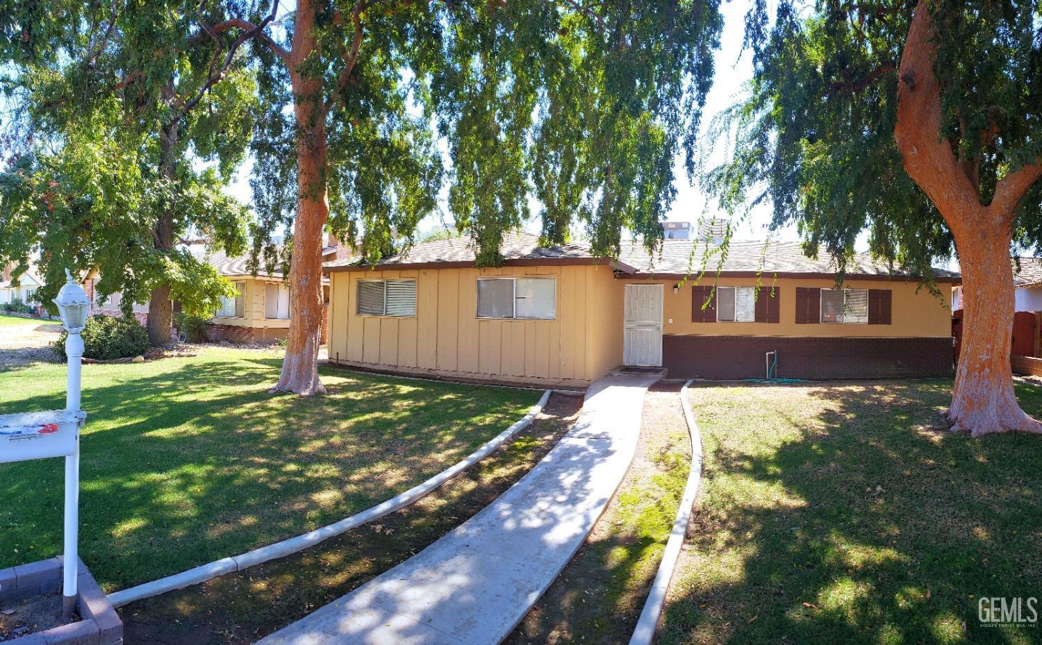 Property Photo: 3105 Doris Lane CA 93304