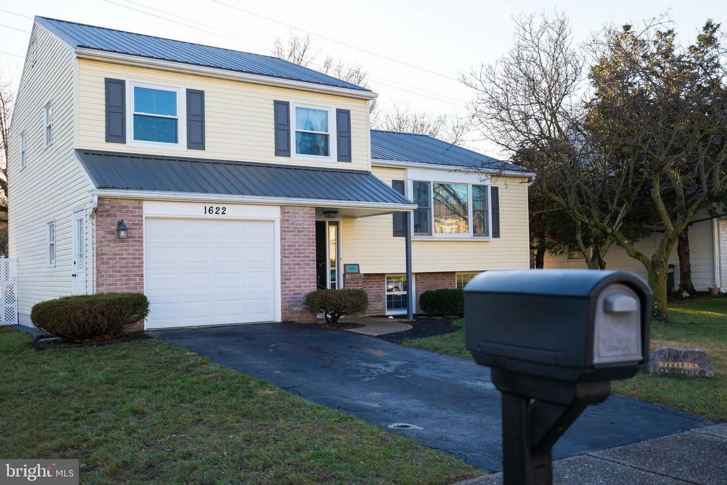 Property Photo:  1622 Princess Anne Drive  PA 17601 