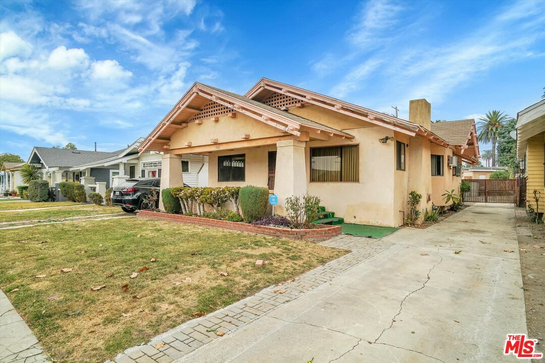 Property Photo:  1743 W 39th Pl  CA 90062 