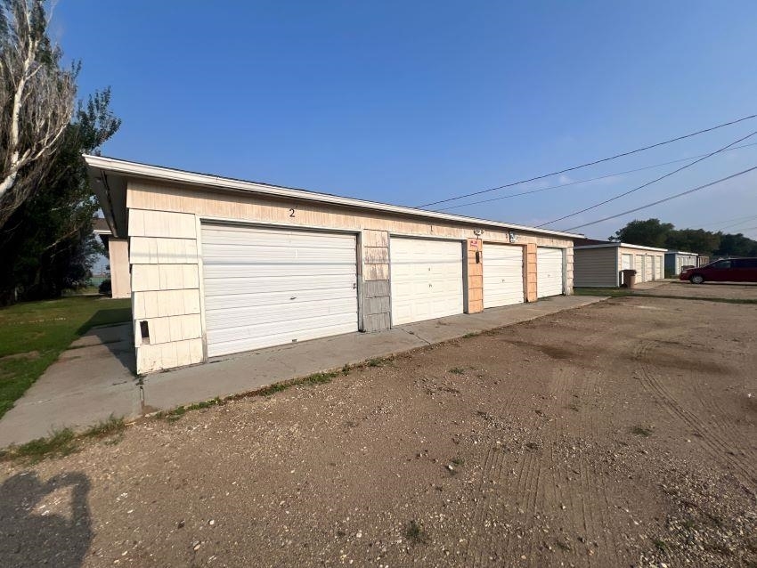 Property Photo:  2047 NW 4th St  ND 58703 