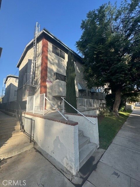 Property Photo: 11643 Chandler Boulevard 114 CA 91601