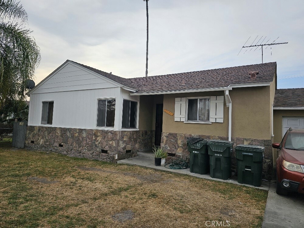 Property Photo:  6833 Ira Avenue  CA 90201 