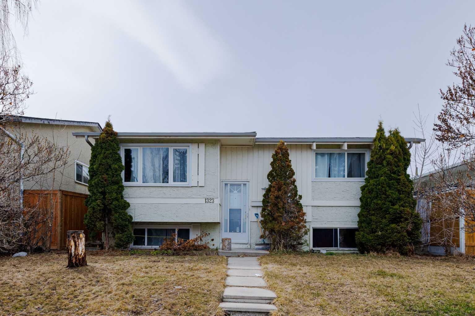 Photo de la propriété:  1323 Marlyn Way NE  AB T2A 4A1 