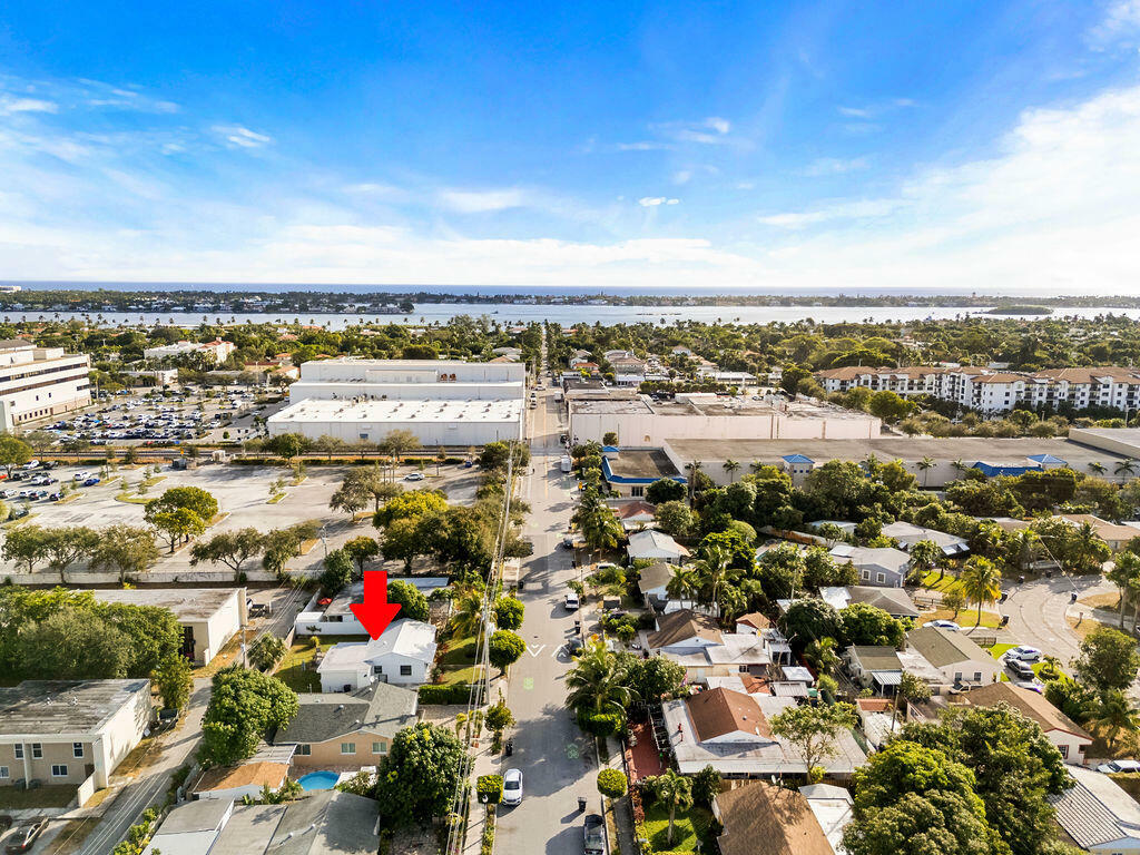 Property Photo: 611 Monceaux Road FL 33405